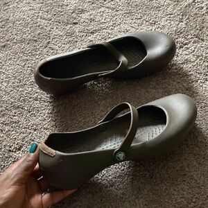Crocs Brown Alice Work Flats SIZE 6